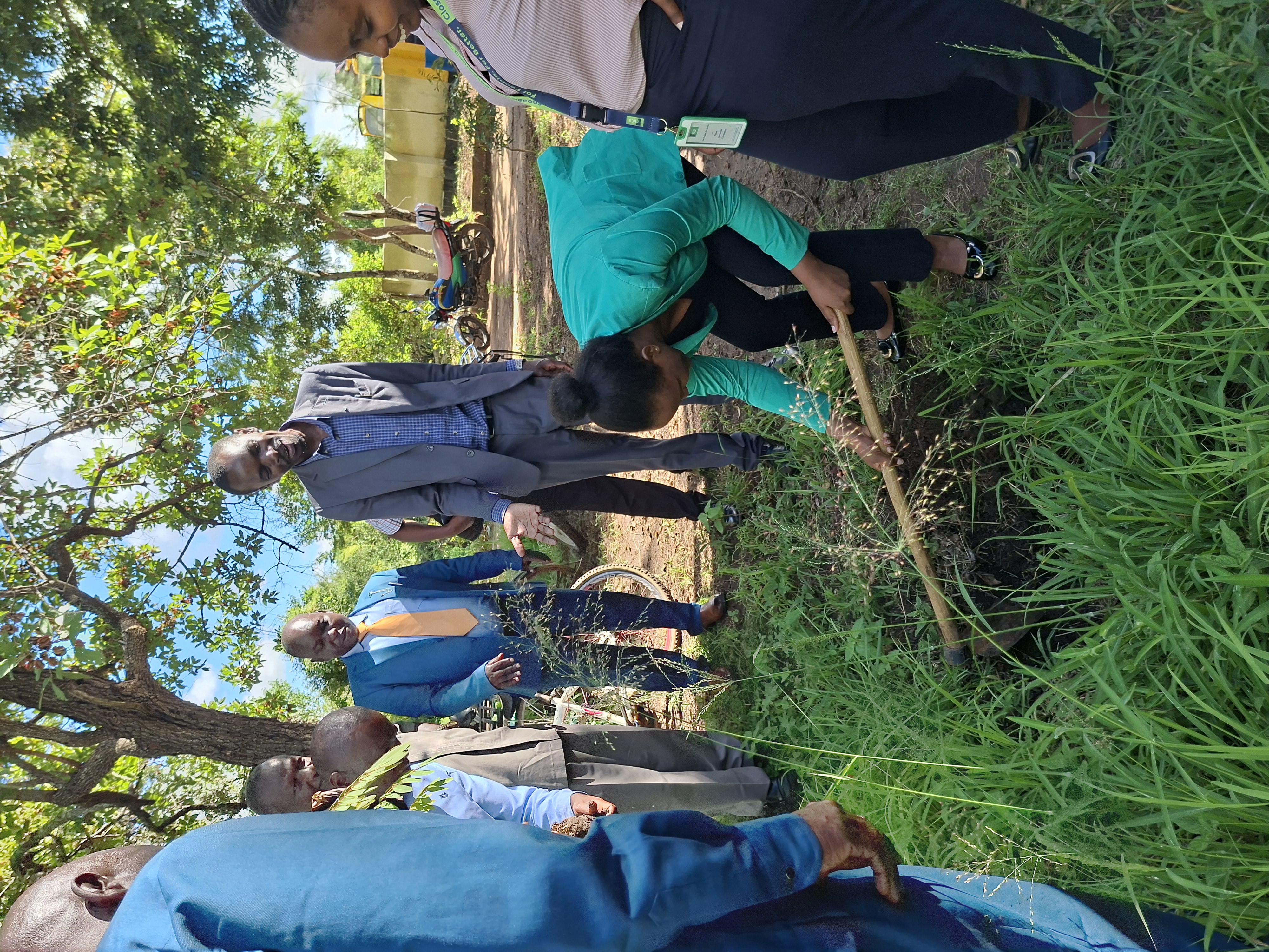 Donation of 400 tree seedlings to Makutano community school in Kathonzweni.